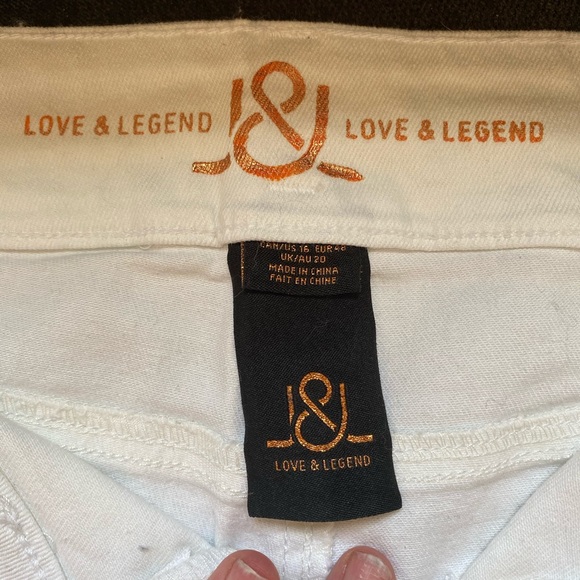 Love & Legend - White Jean Shorts - Picture 4 of 9
